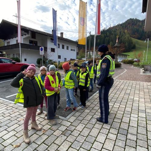 Polizei an Schule 1
