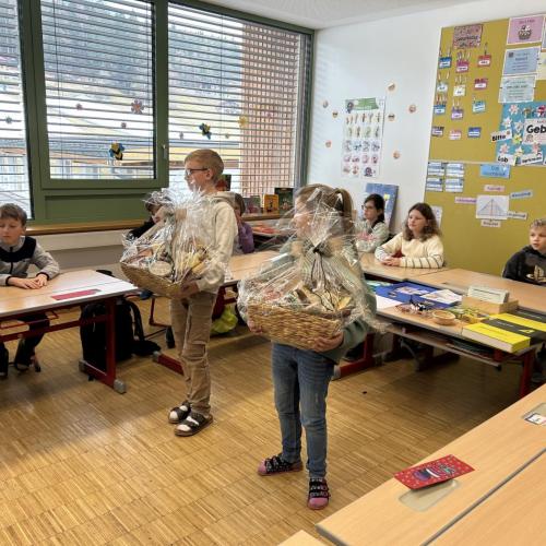 ein herzliches Dankeschön an die Krippenbaumeister Foto 1