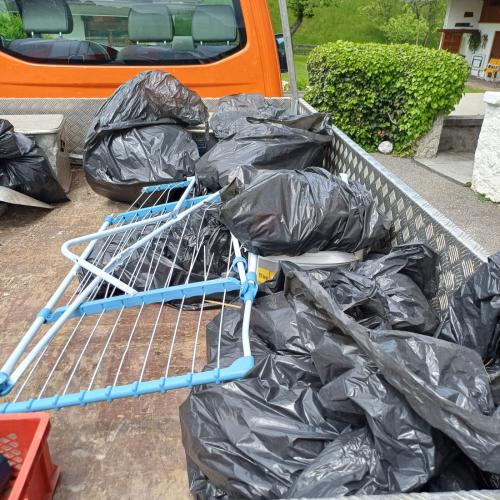 gesammelter Müll - Foto Ladefläche des Kleintransporters