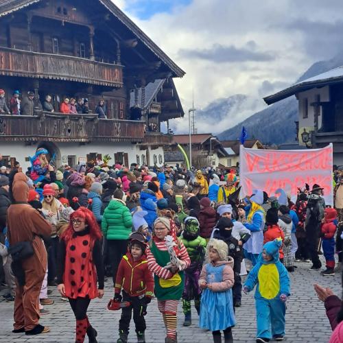 Faschingsumzug in Waidring Foto 1