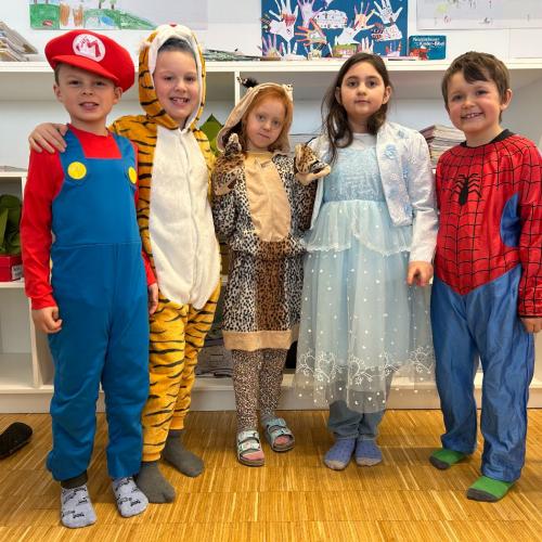 Faschingstreiben in der Schule Foto 5