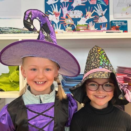 Faschingstreiben in der Schule Foto 6