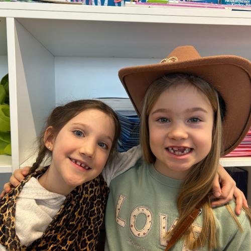 Faschingstreiben in der Schule Foto 7