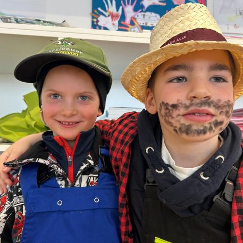 Faschingstreiben in der Schule Foto 9