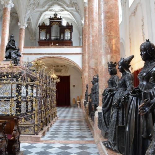 Hofkirche - Grabstätte von Kaiser Maximilian - "Schwarze Manda"