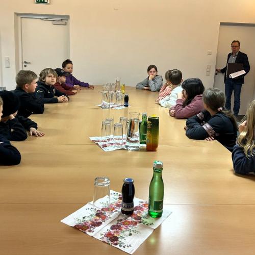 Drittklässler im Gemeindeamt - Foto 1
