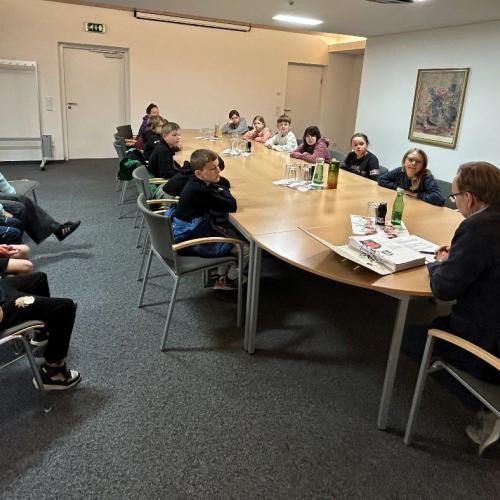 Drittklässler im Gemeindeamt - Foto 3