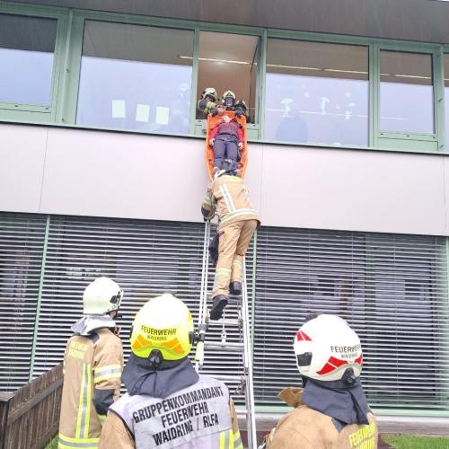 Rettung eines Schwerverletzten Foto 2