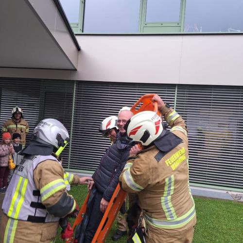 Rettung eines Schwerverletzten Foto 3
