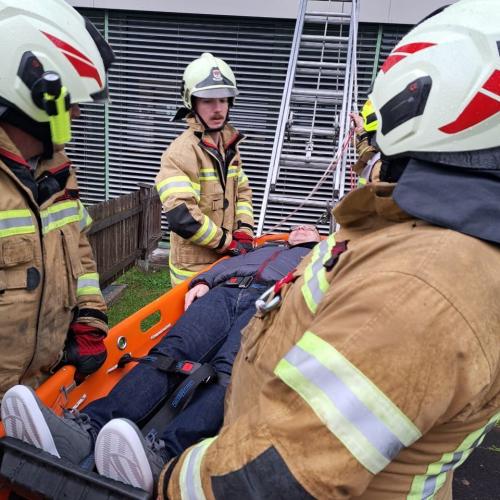 Rettung eines Schwerverletzten Foto 4