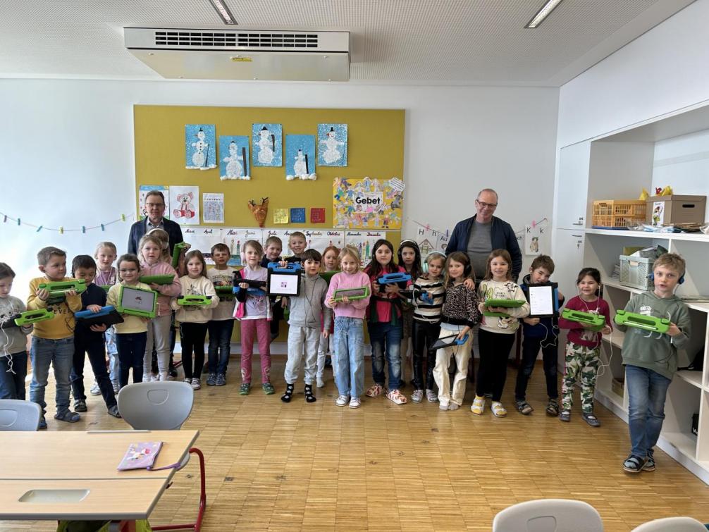 1. Klasse SchülerInnen mit iPads