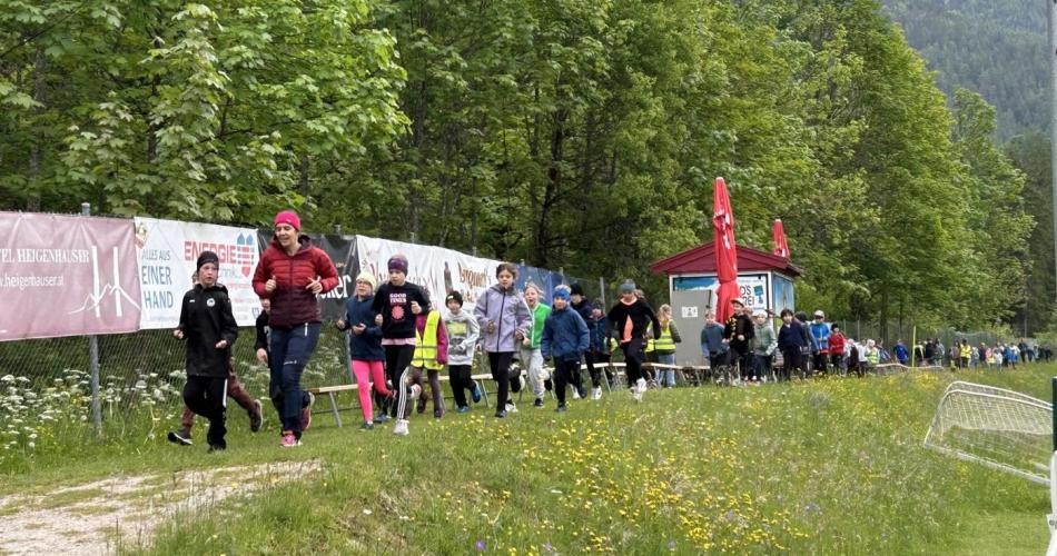 …gemeinsam auf der Aufwärmrunde Bild 1