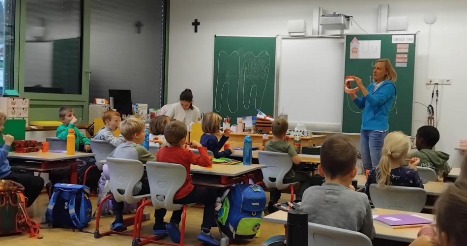 Zahngesundheitserziehung mit Elfi Foto 1